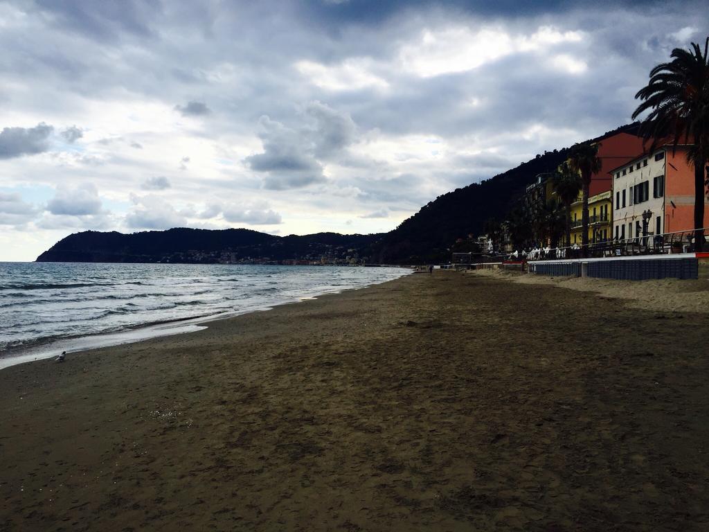Attico Fronte Mare Alassio Zimmer foto