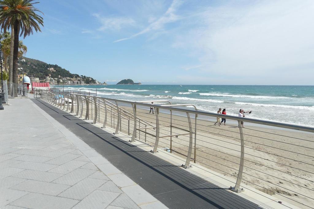 Attico Fronte Mare Alassio Exterior foto